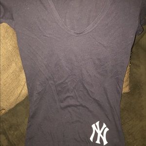 PINK Yankees v neck short sleeve shirt